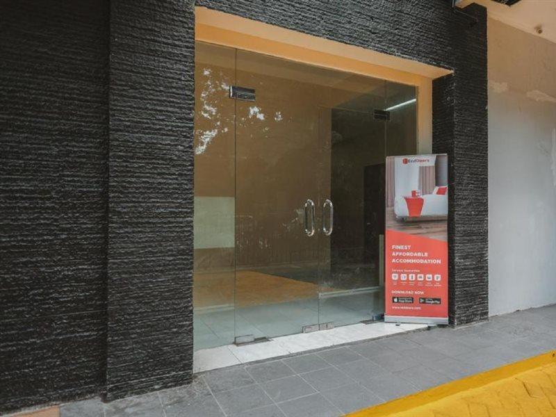 Reddoorz Plus Near Plaza Blok M Jakarta Kültér fotó
