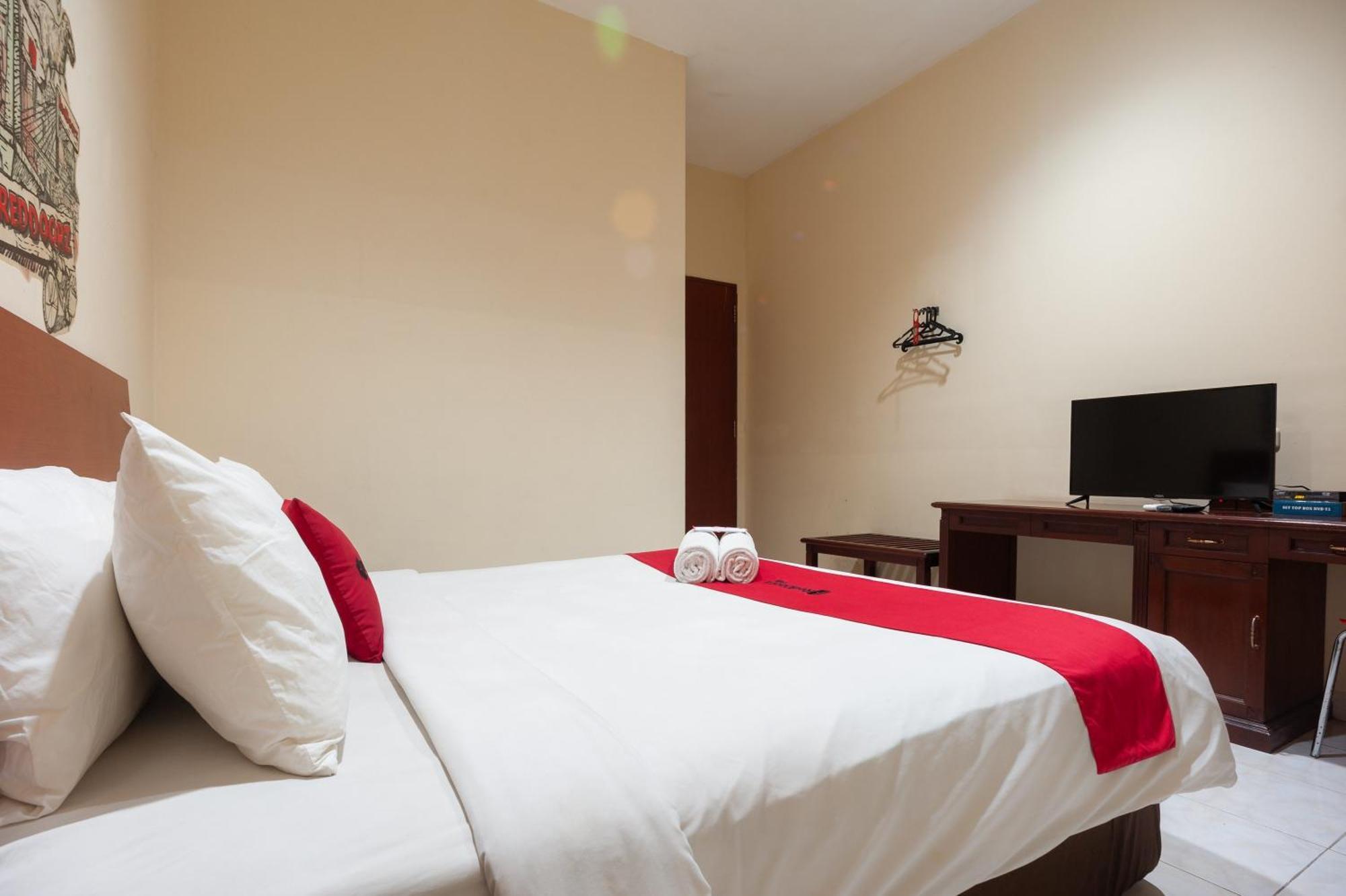 Reddoorz Plus Near Plaza Blok M Jakarta Kültér fotó