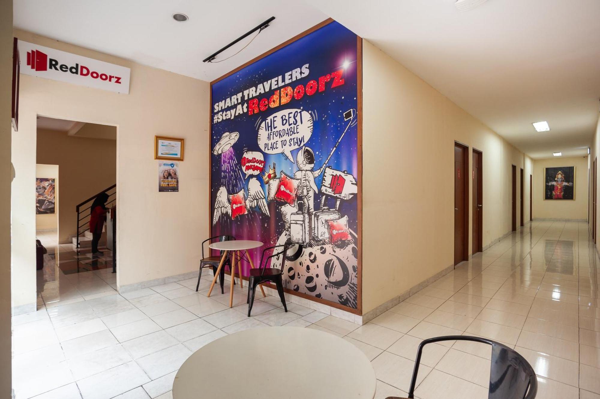 Reddoorz Plus Near Plaza Blok M Jakarta Kültér fotó