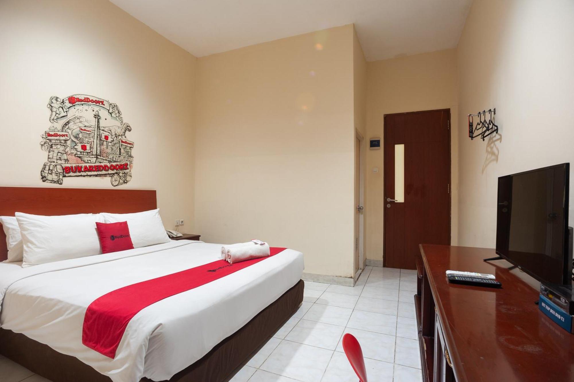 Reddoorz Plus Near Plaza Blok M Jakarta Kültér fotó
