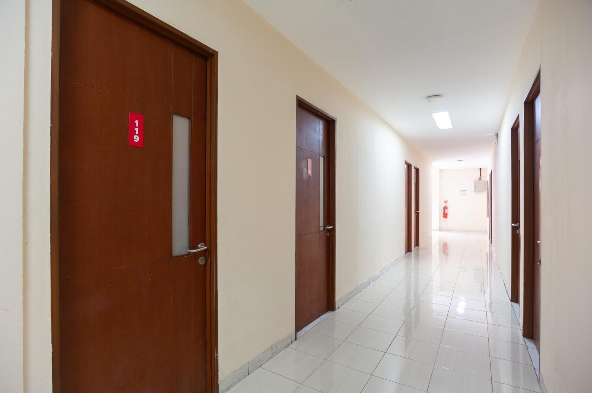 Reddoorz Plus Near Plaza Blok M Jakarta Kültér fotó