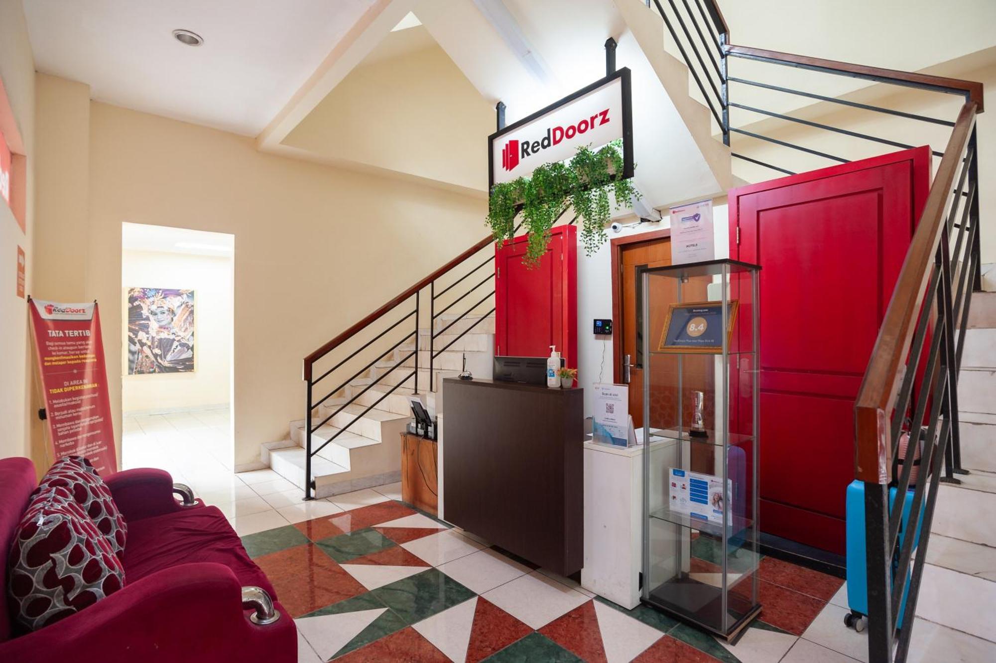 Reddoorz Plus Near Plaza Blok M Jakarta Kültér fotó