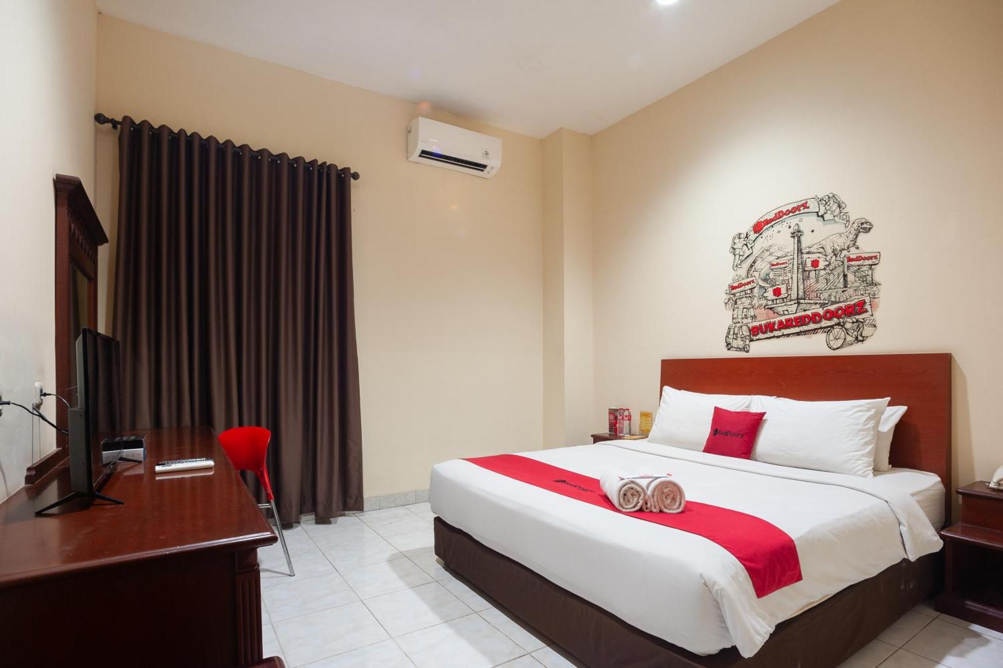 Reddoorz Plus Near Plaza Blok M Jakarta Kültér fotó