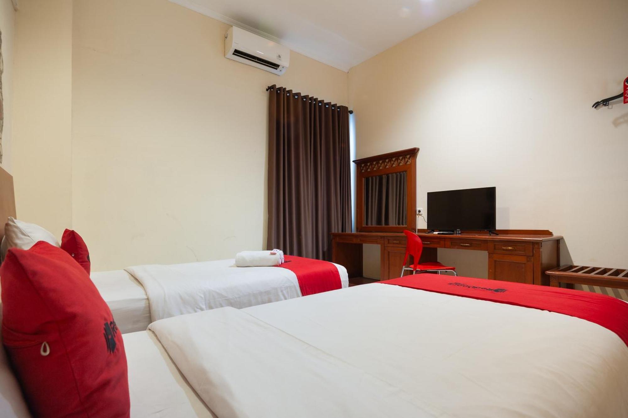 Reddoorz Plus Near Plaza Blok M Jakarta Kültér fotó