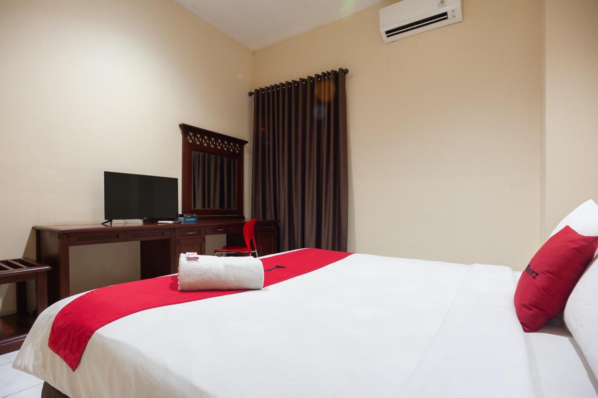 Reddoorz Plus Near Plaza Blok M Jakarta Kültér fotó