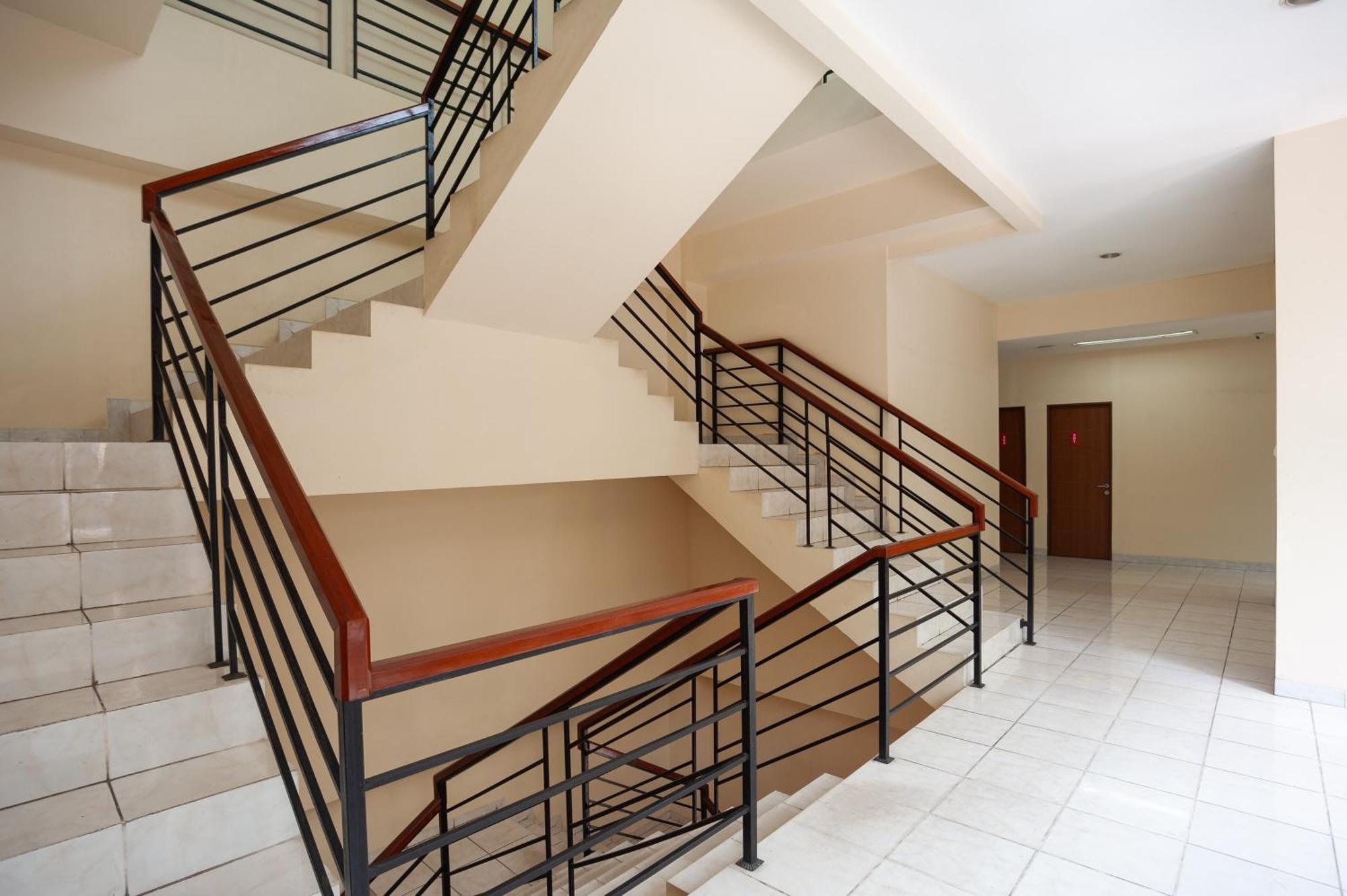 Reddoorz Plus Near Plaza Blok M Jakarta Kültér fotó